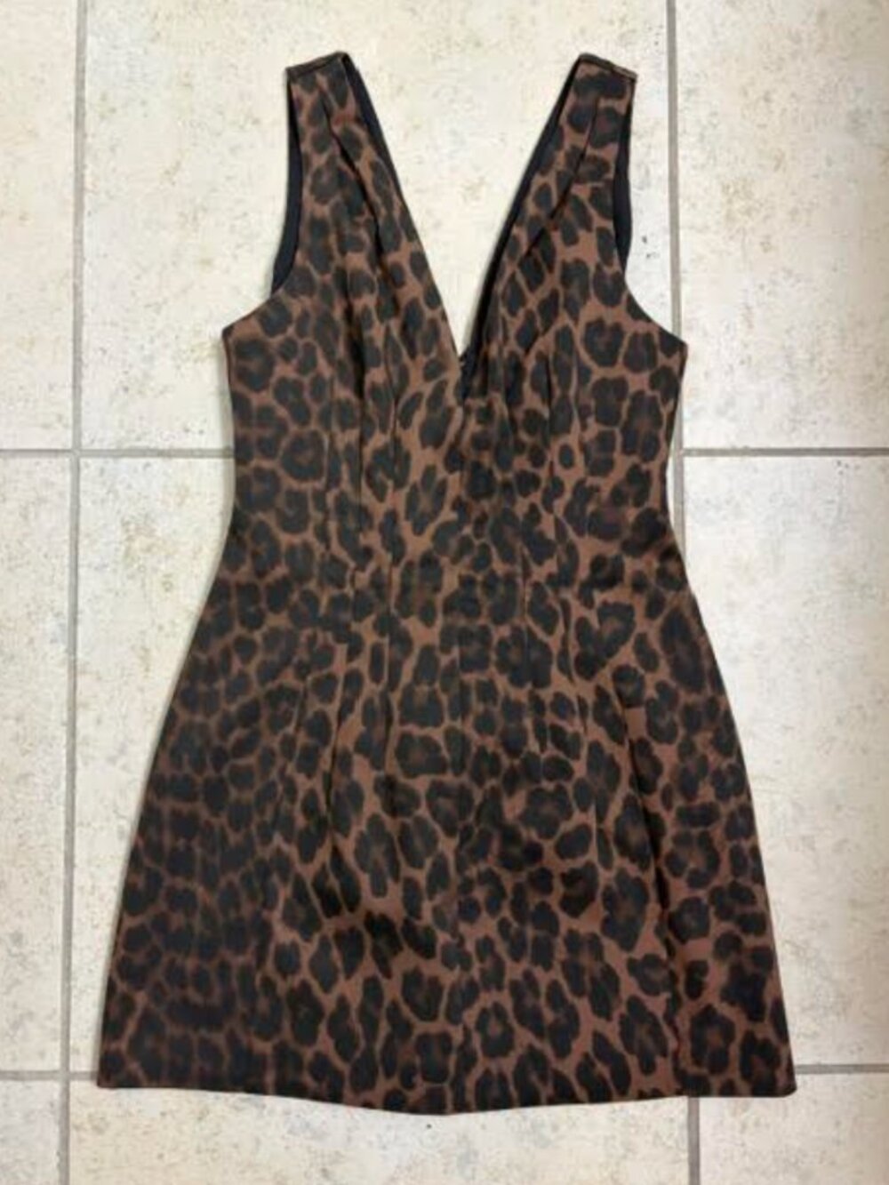 H&M Women's V-Neck Dress XS Leopard Animal Print Defined Waist SOLD OUT NEW NWT